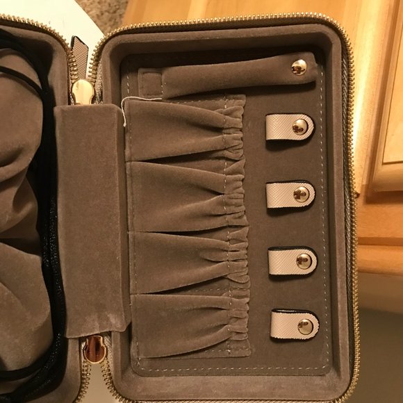 Luxury Jewelry Case - Picture 15 of 15